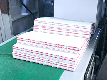 馬天尼全自動鎖線機.jpg 馬天尼全自動鎖線機.jpg